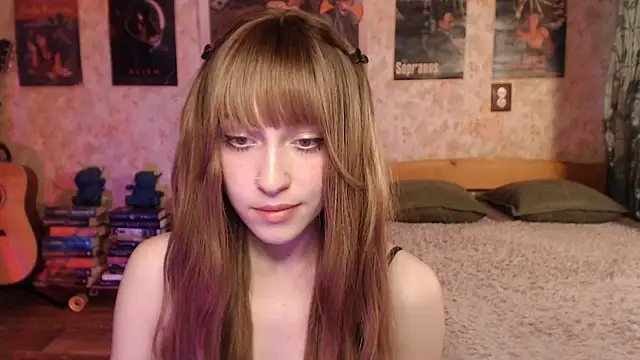 Snapshot of Friendly_Ellie chatting on June 6, 1:33 am Friendly Ellie online show from June 6, 1:33 am