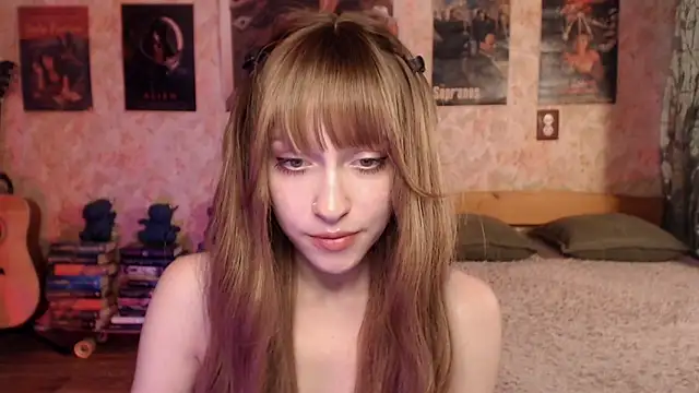 Snapshot of Friendly_Ellie chatting on June 10, 12:34 am Friendly Ellie online show from June 10, 12:34 am