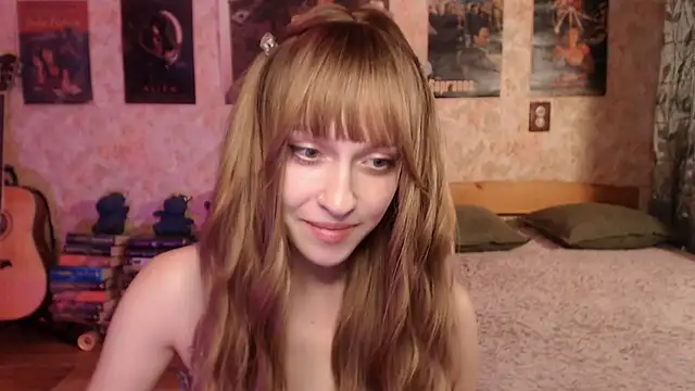 Snapshot of Friendly_Ellie chatting on July 19, 2:25 pm Friendly Ellie online show from July 19, 2:25 pm