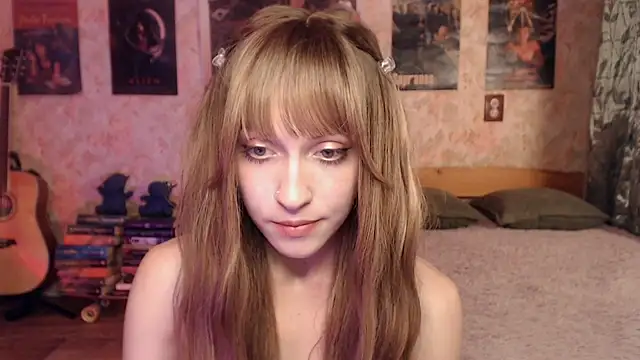 Snapshot of Friendly_Ellie chatting on July 10, 2:28 pm Friendly Ellie online show from July 10, 2:28 pm