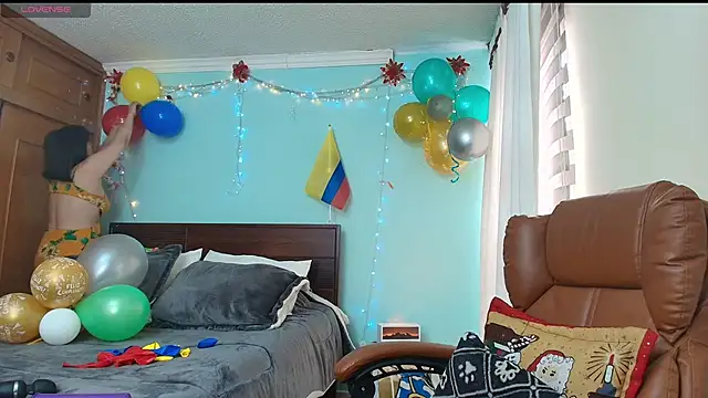 Snapshot of ISABEEL_SOFIA01 chatting on June 12, 8:17 pm ISABEEL SOFIA01 online show from June 12, 8:17 pm
