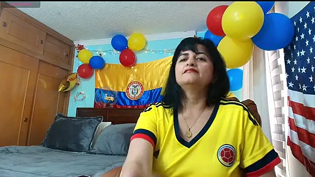 Snapshot of ISABEEL_SOFIA01 chatting on July 7, 6:33 pm ISABEEL SOFIA01 online show from July 7, 6:33 pm