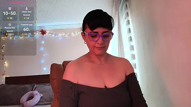 ISABEEL SOFIA01 online show from March 5, 1:30 pm