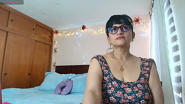 ISABEEL SOFIA01 online show from May 26, 9:24 pm