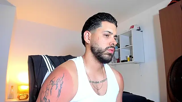 Justyn Torres online show from March 14, 9:43 pm