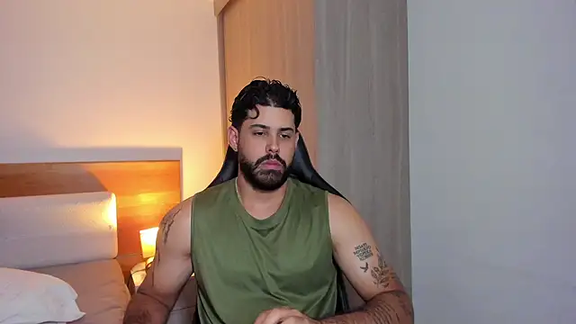 Snapshot of Justyn_Torres chatting on February 17, 7:44 pm Justyn Torres online show from February 17, 7:44 pm