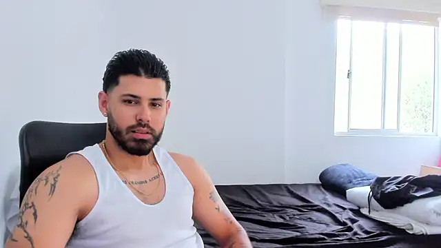 Justyn Torres online show from December 2, 2:08 pm