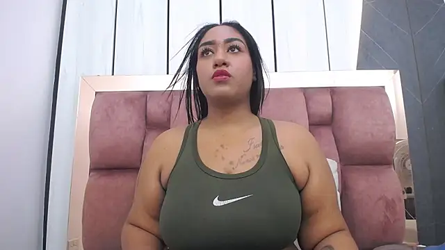 Snapshot of arianna_pearl chatting on June 19, 1:17 pm arianna pearl online show from June 19, 1:17 pm