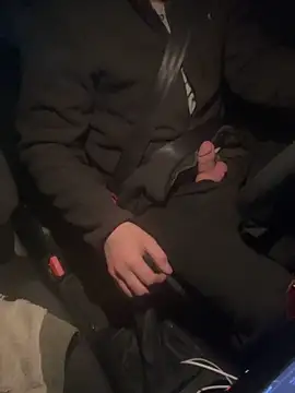 Snapshot of agitnizci13 chatting on December 4, 4:50 pm agitnizci13 online show from December 4, 4:50 pm