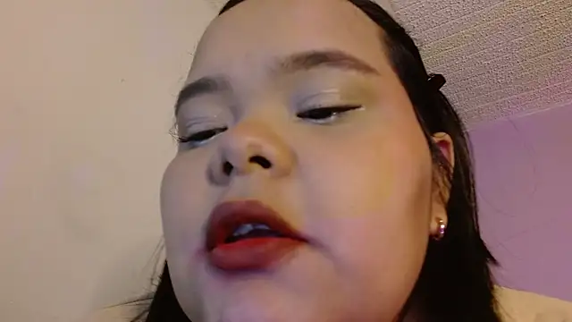sexychubby    online show from June 15, 6:51 pm