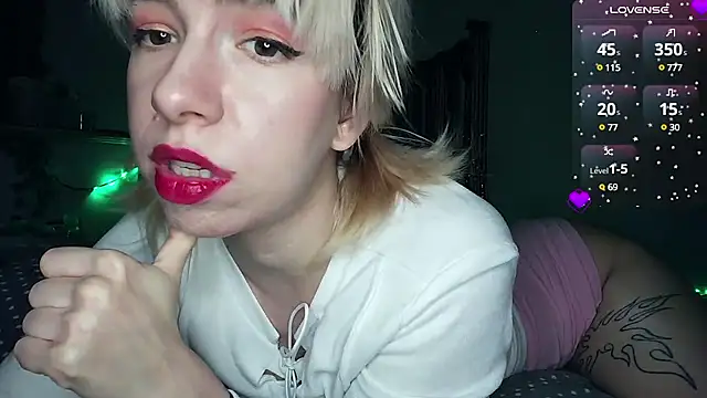 Snapshot of cruellagoth666 chatting on December 12, 4:32 pm cruellagoth666 online show from December 12, 4:32 pm