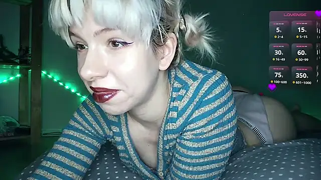 Snapshot of cruellagoth666 chatting on March 4, 5:45 pm cruellagoth666 online show from March 4, 5:45 pm