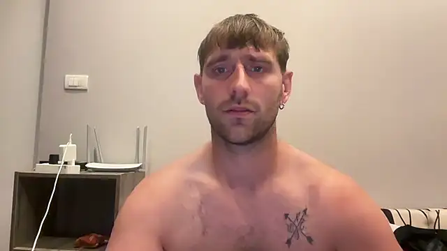 Snapshot of lukegunn chatting on June 7, 11:54 pm lukegunn online show from June 7, 11:54 pm