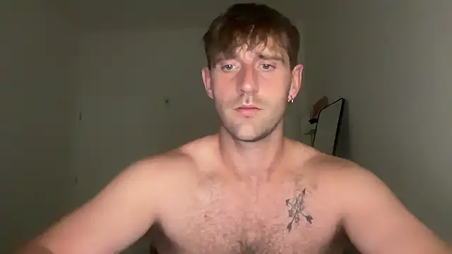 Snapshot of lukegunn chatting on July 10, 10:43 pm lukegunn online show from July 10, 10:43 pm