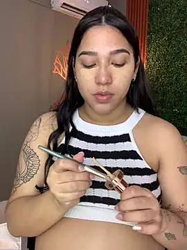 Snapshot of Amandanauty chatting on February 1, 7:23 pm Amandanauty online show from February 1, 7:23 pm