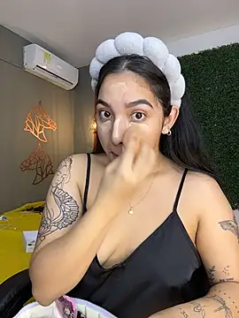 Snapshot of Amandanauty chatting on December 16, 4:17 am Amandanauty online show from December 16, 4:17 am