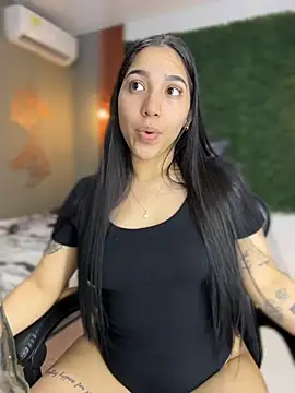 Amandanauty online show from April 4, 5:25 am