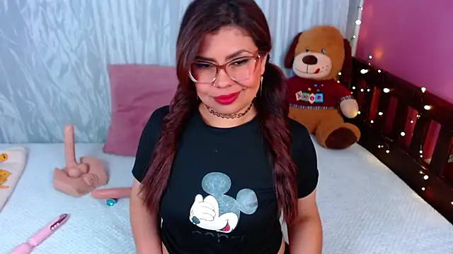 Snapshot of Queenamazon1 chatting on October 27, 3:24 pm Queenamazon1 online show from October 27, 3:24 pm