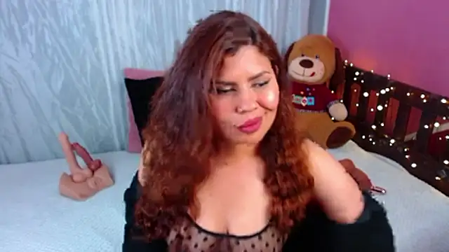 Snapshot of Queenamazon1 chatting on June 16, 9:15 pm Queenamazon1 online show from June 16, 9:15 pm