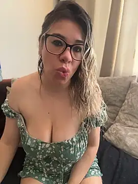 Snapshot of salomesweet13 chatting on June 11, 4:04 pm salomesweet13 online show from June 11, 4:04 pm