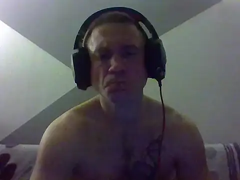 Snapshot of aroj95 chatting on March 26, 2:43 am aroj95 online show from March 26, 2:43 am