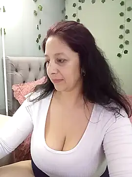 Snapshot of camilalatti chatting on January 8, 12:17 am camilalatti online show from January 8, 12:17 am