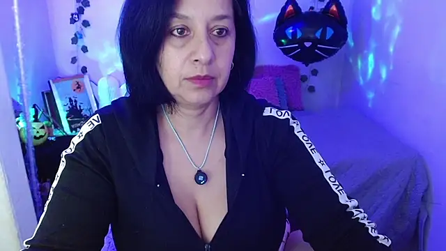 camilalatti online show from November 2, 12:15 am