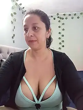 Snapshot of camilalatti chatting on December 7, 12:36 am camilalatti online show from December 7, 12:36 am