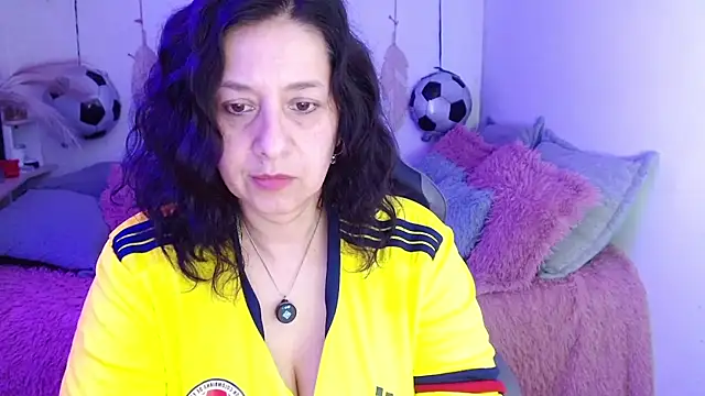 Snapshot of camilalatti chatting on June 21, 12:38 am camilalatti online show from June 21, 12:38 am