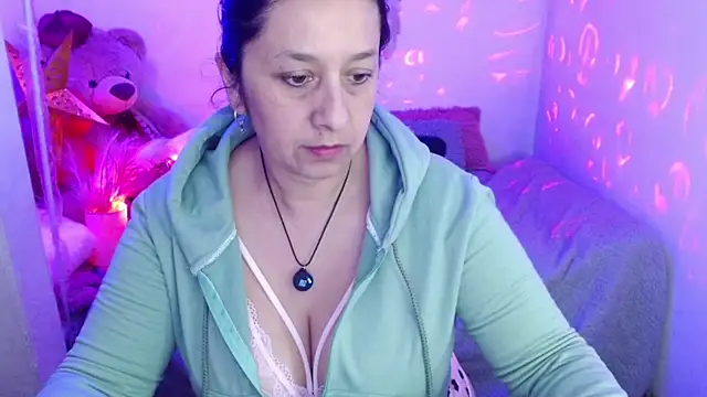 camilalatti online show from March 21, 12:45 am