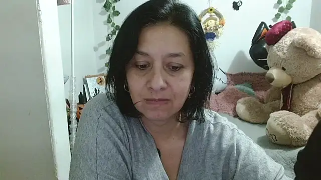 camilalatti online show from October 31, 1:13 am