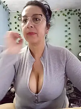 Snapshot of camilalatti chatting on December 10, 12:06 am camilalatti online show from December 10, 12:06 am
