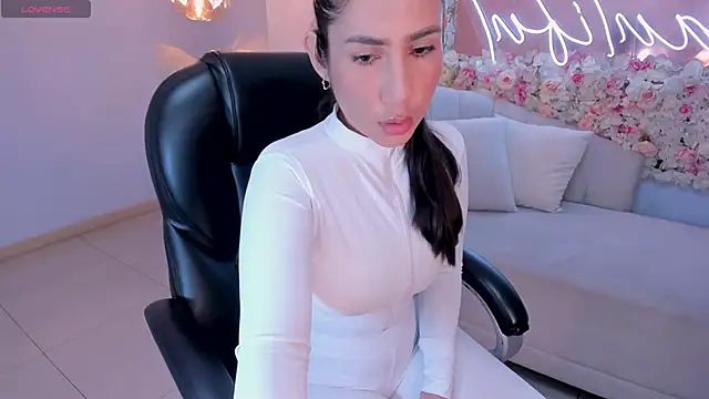 Snapshot of MarieJaneX chatting on February 16, 10:43 am MarieJaneX online show from February 16, 10:43 am