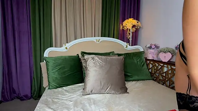 VanessaJonson online show from March 10, 5:33 am