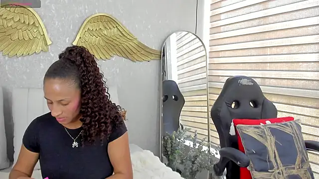 EmmaFerrary online show from April 16, 7:14 pm