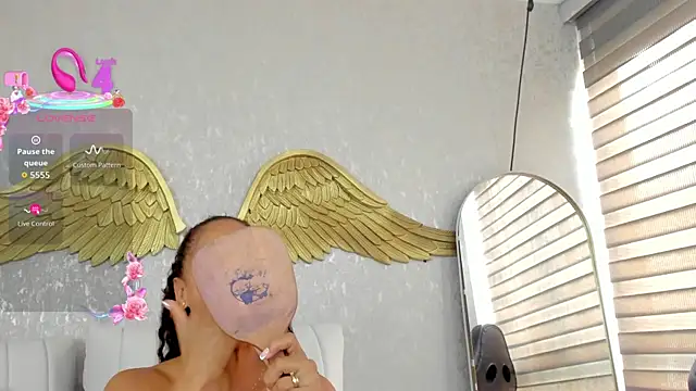 Snapshot of EmmaFerrary chatting on June 16, 7:47 pm EmmaFerrary online show from June 16, 7:47 pm