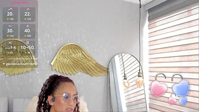 Snapshot of EmmaFerrary chatting on November 6, 7:18 pm EmmaFerrary online show from November 6, 7:18 pm