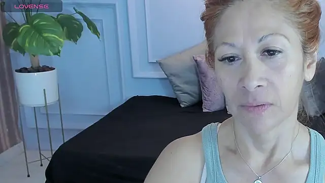 cintiagreyx online show from March 12, 11:25 am