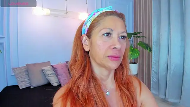 cintiagreyx online show from April 7, 11:45 am