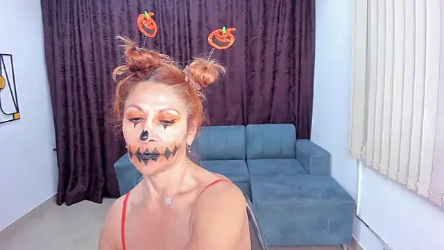 Snapshot of cintiagreyx chatting on October 31, 12:13 pm cintiagreyx online show from October 31, 12:13 pm