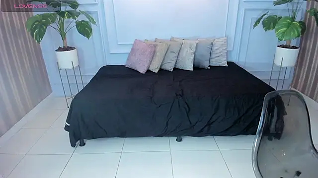 cintiagreyx online show from March 28, 11:33 am