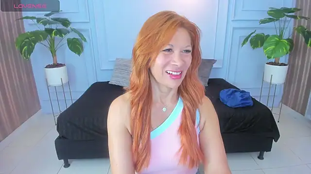 cintiagreyx online show from April 8, 11:33 am