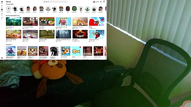 Snapshot of alexiajames99 chatting on June 5, 3:00 am alexiajames99 online show from June 5, 3:00 am