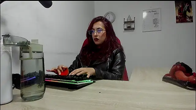 Snapshot of Scarlett_Sen chatting on February 17, 3:44 pm Scarlett Sen online show from February 17, 3:44 pm