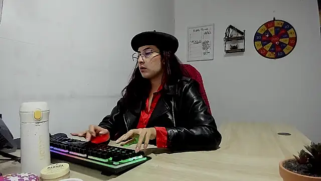 Snapshot of Scarlett_Sen chatting on January 22, 1:53 pm Scarlett Sen online show from January 22, 1:53 pm