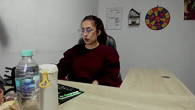 Snapshot of Scarlett_Sen chatting on January 21, 1:21 pm Scarlett Sen online show from January 21, 1:21 pm