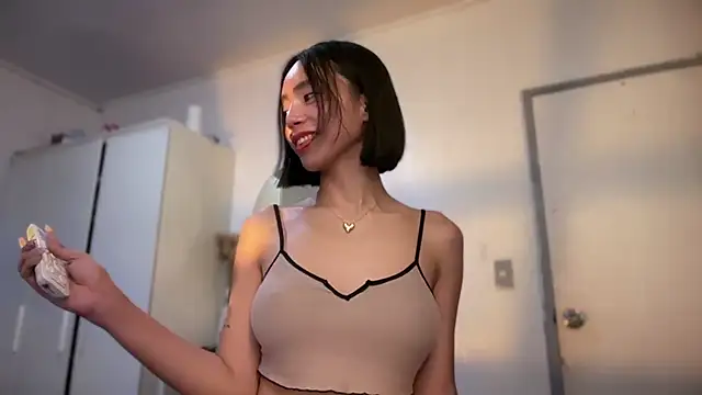 GenesisCastillano online show from May 14, 8:44 am