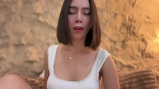 GenesisCastillano online show from April 9, 2:57 am