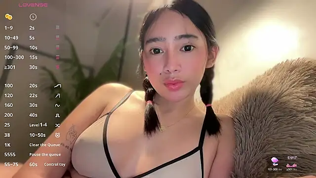 Snapshot of GenesisCastillano chatting on October 24, 10:36 am GenesisCastillano online show from October 24, 10:36 am