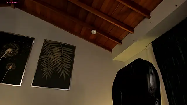 Snapshot of NickyLawson chatting on January 7, 4:50 am NickyLawson online show from January 7, 4:50 am